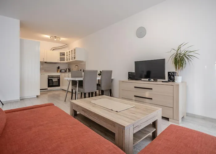 Spacious Terrace Apartment With Free Private Parking