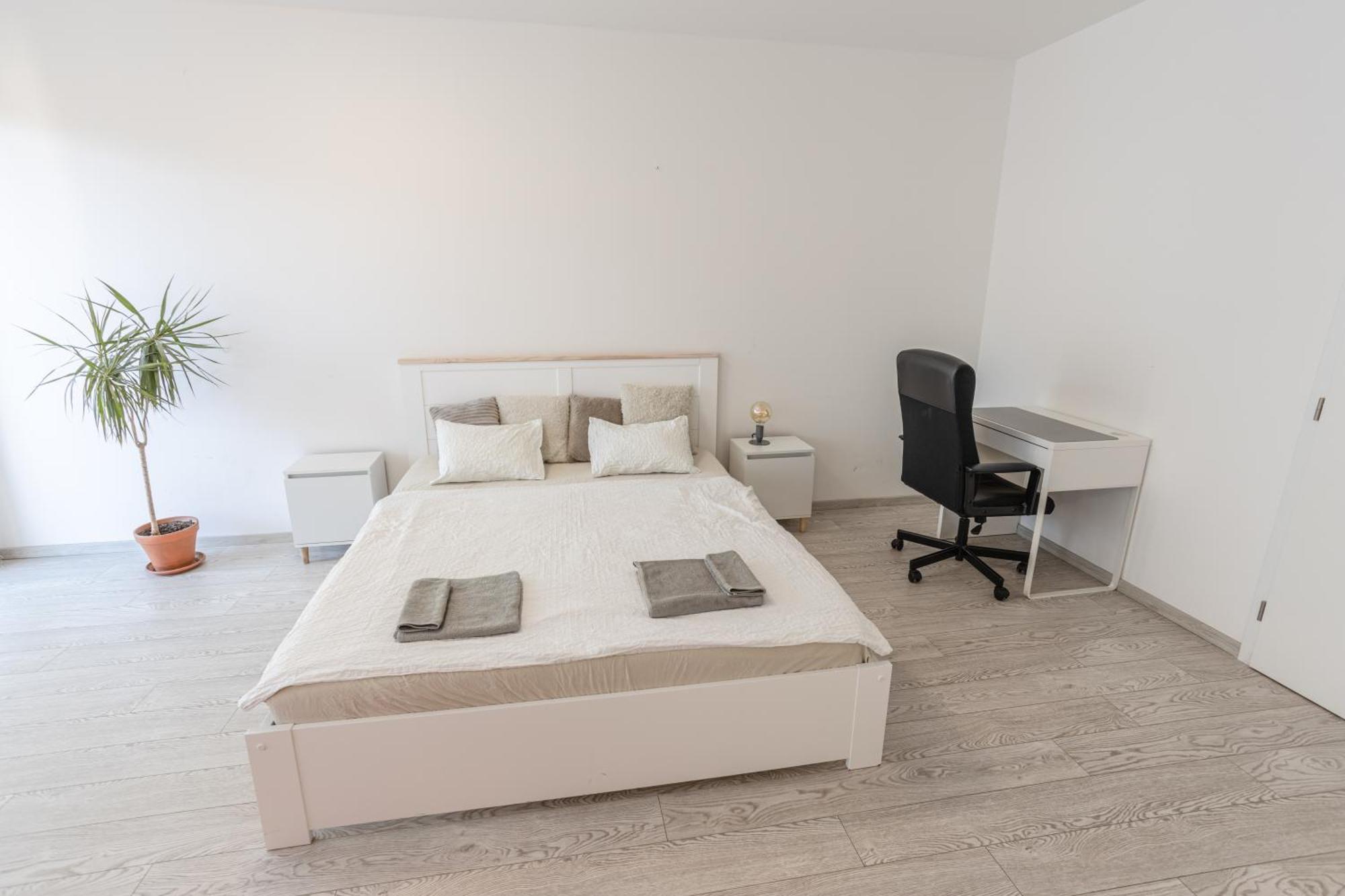 Spacious Terrace With Free Private Parking Apartmán *